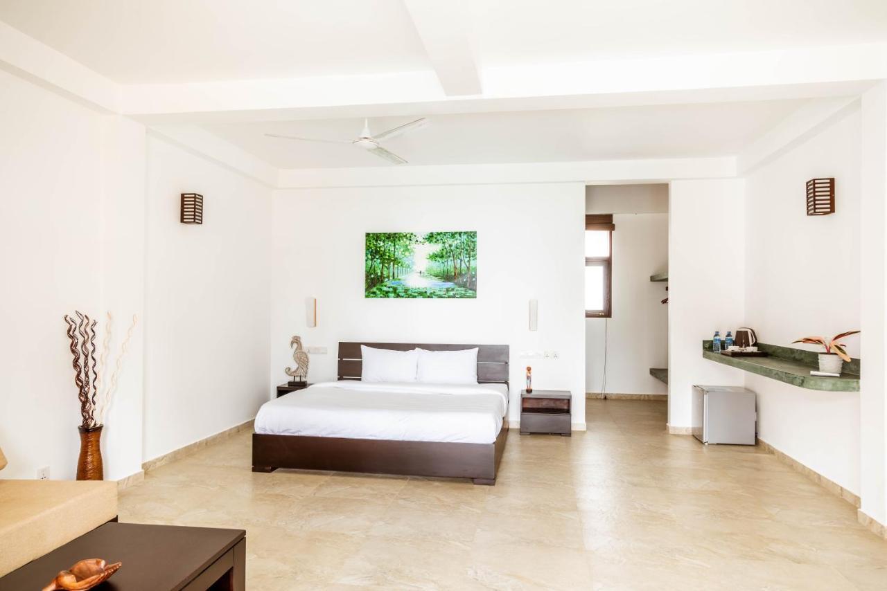 Green Parrot Beach Resort Tangalle Esterno foto