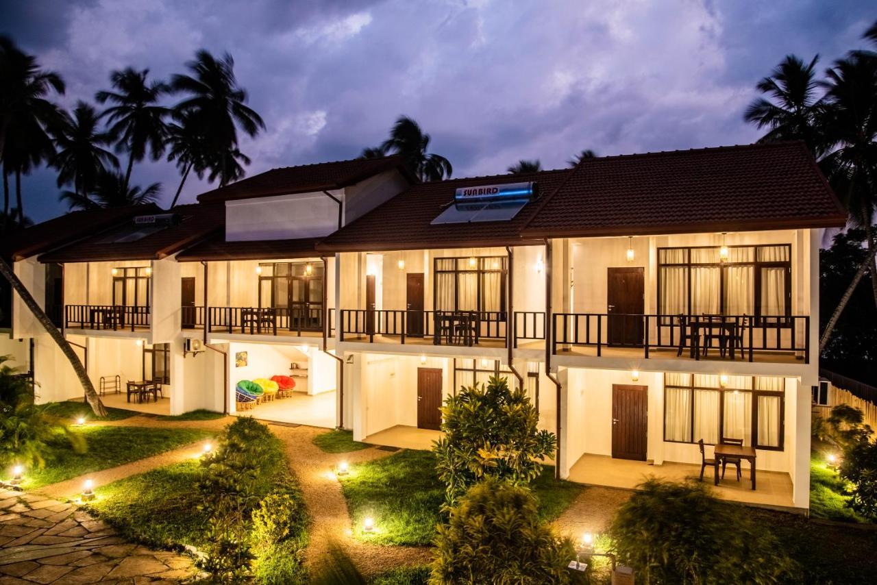 Green Parrot Beach Resort Tangalle Esterno foto
